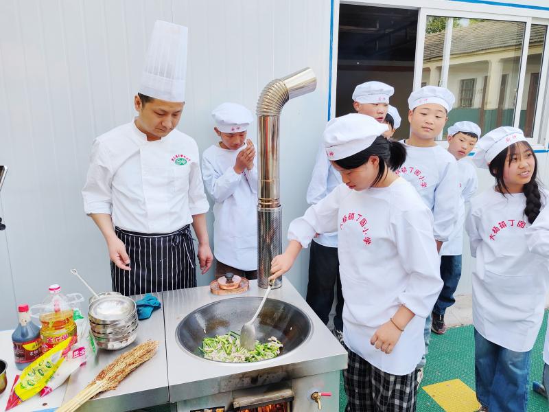 劳动创造幸福——亳州工匠“烹饪课程”进校园
